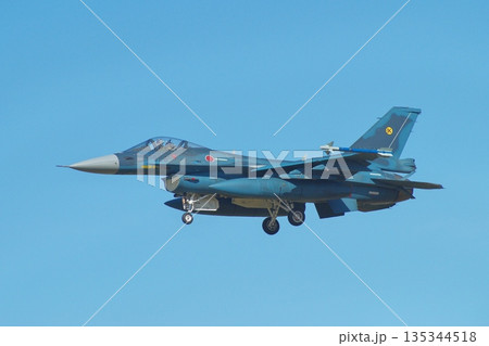 着陸態勢の第6飛行隊のF-2A 着陸態勢の第6飛行隊のF-2A 135344518