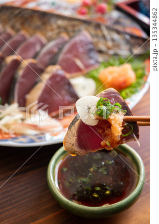 高知のカツオたたき(4) 135344862