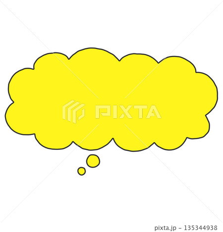 手書きのシンプルな下向きの横長もくもくの吹き出し(黄色) 手書きのシンプルな下向きの横長もくもくの吹き出し(黄色) 135344938