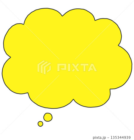 手書きのシンプルな下向きの横長もくもくの吹き出し（黄色） 135344939