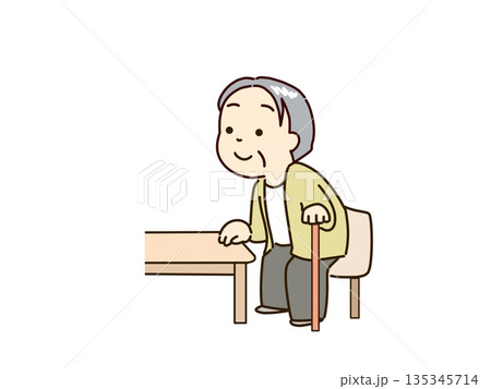 立ち上がる高齢者 立ち上がる高齢者 135345714