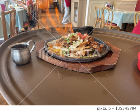 ステーキファヒータス 鉄板で焼いたメキシカングリル料理 ステーキファヒータス 鉄板で焼いたメキシカングリル料理 135345794