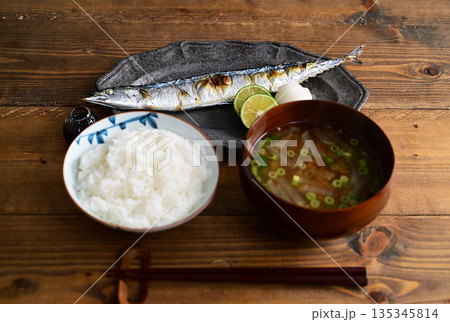 一汁一菜_さんまの塩焼き 135345814