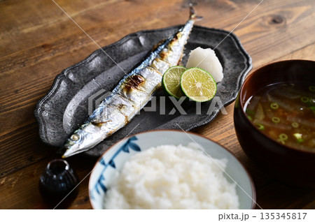一汁一菜_さんまの塩焼き 一汁一菜_さんまの塩焼き 135345817