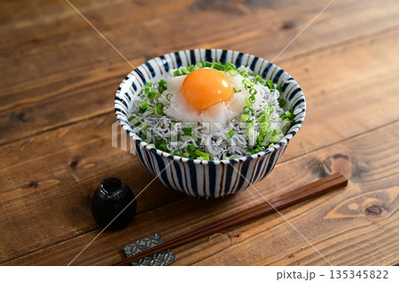 おろししらす丼 135345822