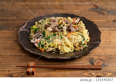 塩焼きそば 135345857