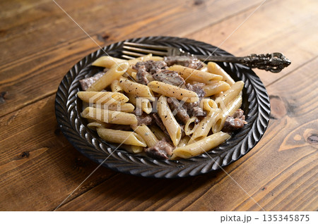 牛肉とゴルゴンゾーラのペンネパスタ 牛肉とゴルゴンゾーラのペンネパスタ 135345875