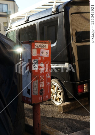 街角の消火器ボックス 街角の消火器ボックス 135345921