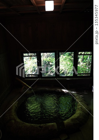 野趣 内風呂 露天 和式 インバウンド 野趣 内風呂 露天 和式 インバウンド 135345977