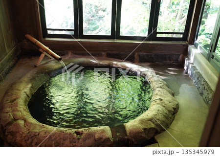 野趣 内風呂 露天 和式 インバウンド 野趣 内風呂 露天 和式 インバウンド 135345979