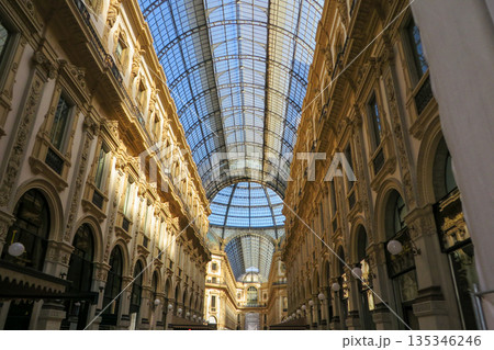 青空を映すミラノガレリアの回廊 青空を映すミラノガレリアの回廊 135346246