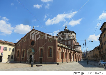 青空の下のサンタ・マリア・デッレ・グラッツェ教会 青空の下のサンタ・マリア・デッレ・グラッツェ教会 135346247