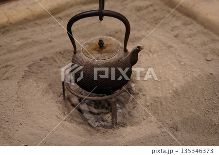 囲炉裏 囲炉裏 135346373