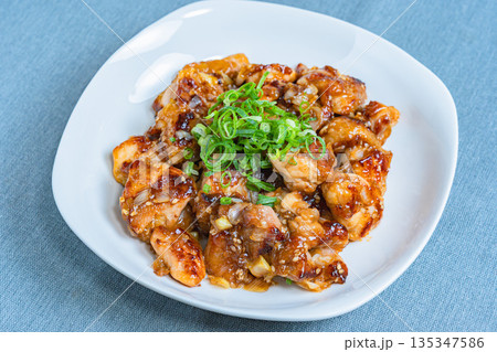 鶏もものネギポン酢炒め 135347586