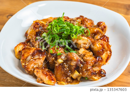 鶏もものネギポン酢炒め 135347603