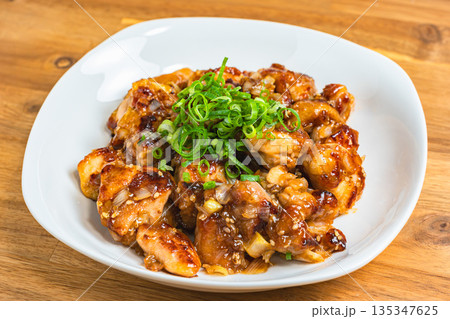 鶏もものネギポン酢炒め 鶏もものネギポン酢炒め 135347625