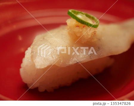 店の美味しい超熟成まふぐ寿司のアップ写真 店の美味しい超熟成まふぐ寿司のアップ写真 135347826