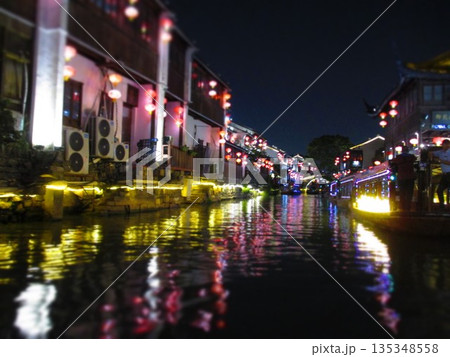 中国　蘇州　山塘街　夜景　ジオラマ風 135348558