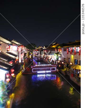 中国 蘇州 山塘街 夜景 ジオラマ風 中国 蘇州 山塘街 夜景 ジオラマ風 135348576