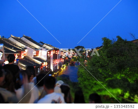 中国 蘇州 山塘街 夜景 ジオラマ風 中国 蘇州 山塘街 夜景 ジオラマ風 135348592
