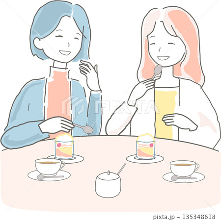 旅行やショッピングを楽しんでいる女性たちのイラスト 135348618