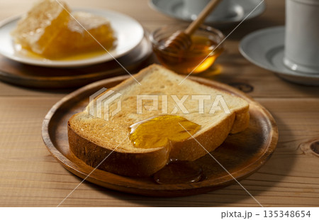 ヒチミツと食パン 135348654