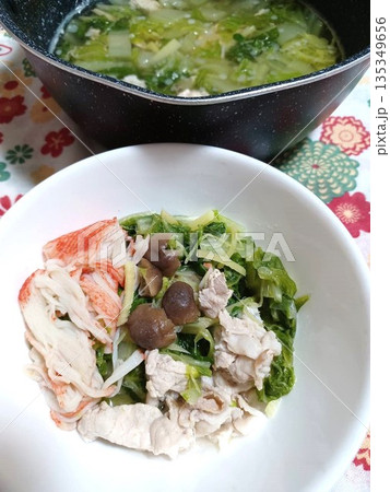 豚肉と白菜とカニカマの水炊き 豚肉と白菜とカニカマの水炊き 135349656