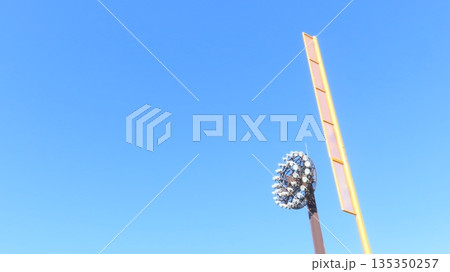 野球場の照明(晴天) 野球場の照明(晴天) 135350257