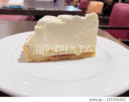 ダブルチーズケーキ クリーミーな二層のチーズスイーツ ダブルチーズケーキ クリーミーな二層のチーズスイーツ 135350261