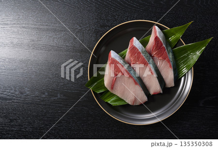 ブリの切り身 ブリの切り身 135350308
