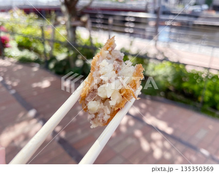 男爵いもと牛肉のコロッケ サクサクの衣が香ばしいフライ料理 男爵いもと牛肉のコロッケ サクサクの衣が香ばしいフライ料理 135350369