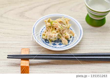旬の味 採れたてわさび芋のわさび漬け 旬の味 採れたてわさび芋のわさび漬け 135351263