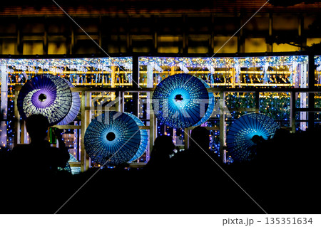 【愛知県飛島村】とびしま宵あかり　和傘と風鈴とイルミネーションの絶景 135351634