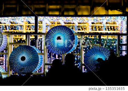 【愛知県飛島村】とびしま宵あかり　和傘と風鈴とイルミネーションの絶景 135351635