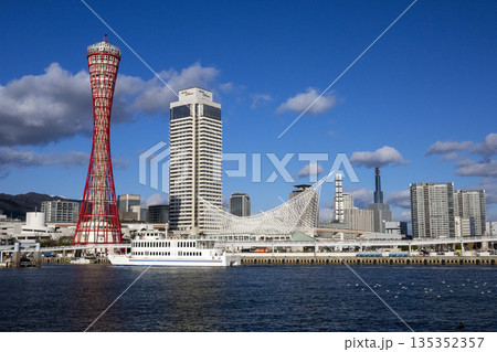 冬晴れの神戸港 135352357