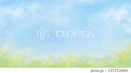 春の青空と花畑 135352684