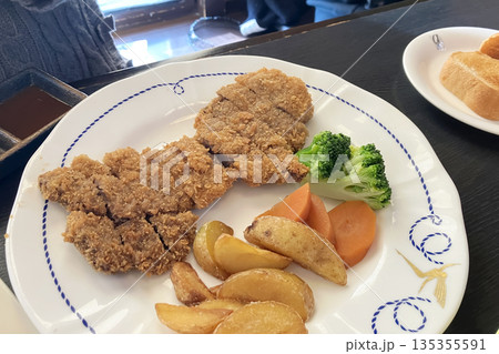 神戸牛のビーフカツレツ 神戸牛のビーフカツレツ 135355591