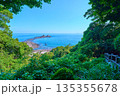 夏の神奈川県真鶴町の真鶴岬の歩道上から三ツ石と相模湾を見る 135355678