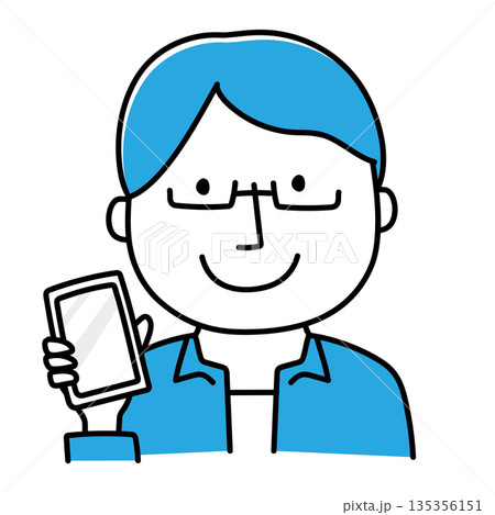 携帯電話をみせる眼鏡をかけた男性 携帯電話をみせる眼鏡をかけた男性 135356151