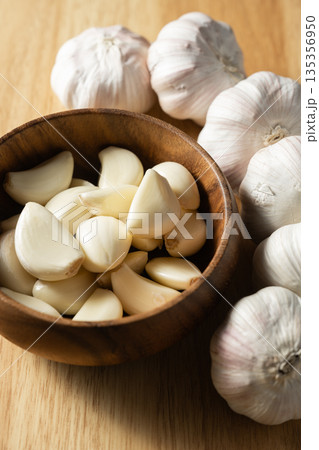 garlic garlic 135356950
