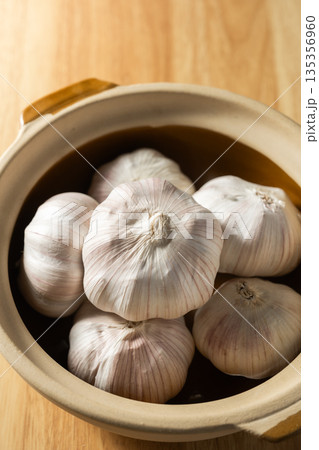 garlic 135356960