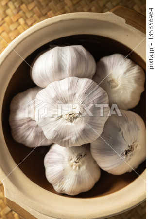 garlic garlic 135356964