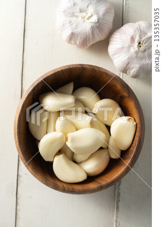 garlic garlic 135357035