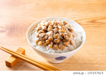 納豆ごはんを食べる 納豆ごはんを食べる 135357823