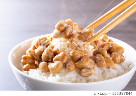 納豆ごはんを食べる 納豆ごはんを食べる 135357844