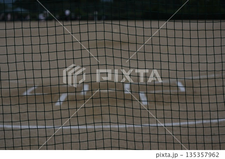 プロ野球選手を夢見て頑張っている野球少年 135357962