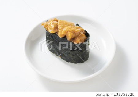 ウニの軍艦巻き 135358329