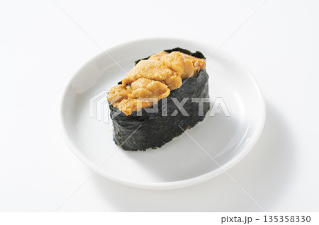 ウニの軍艦巻き ウニの軍艦巻き 135358330