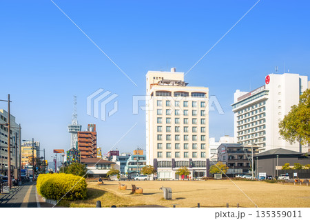 国道10号線沿いの別府市街地と北浜公園 135359011
