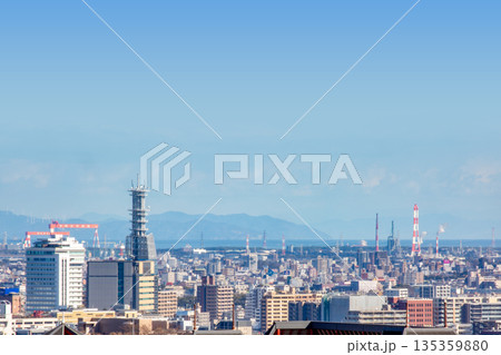 大分市街地と四国の山並み 135359880